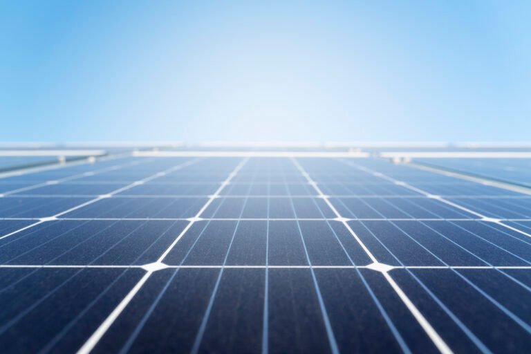beautiful-alternative-energy-plant-with-solar-panels