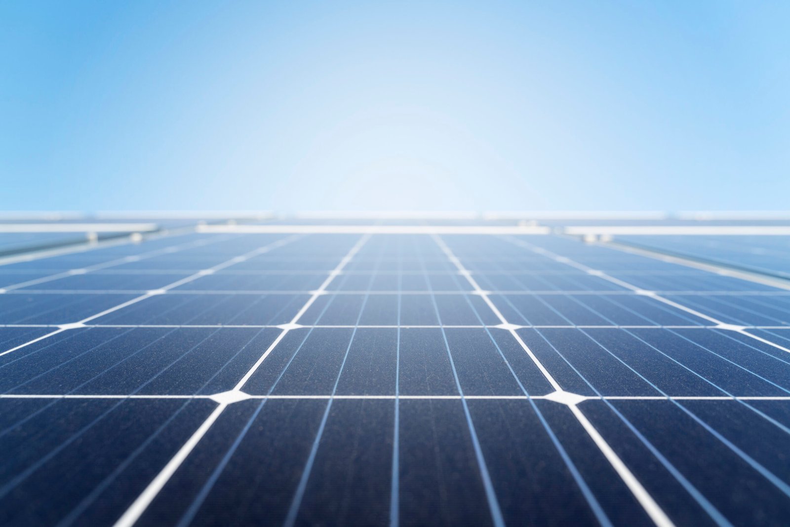beautiful-alternative-energy-plant-with-solar-panels